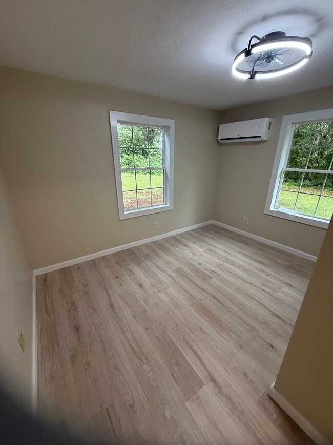 Photo - 241 Hamrick Dr
