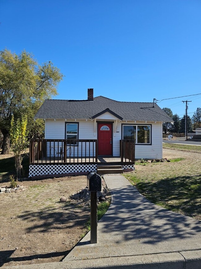 Building Photo - Original 1904 Style Home
