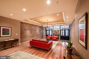 Building Photo - 103 Church St