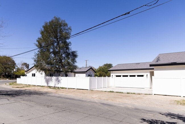Building Photo - 25102 Everett Dr Rental