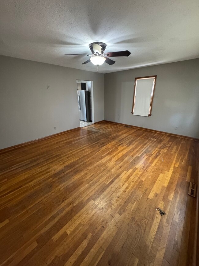 Photo - 611 Maple Ave