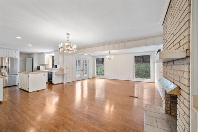 Photo - 4BR/3BA Forest Hills Luxury Rental