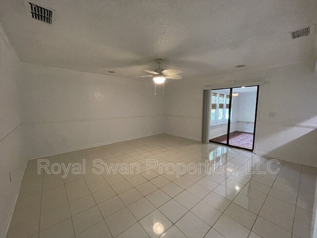 Photo - 222 Lakeview Dr