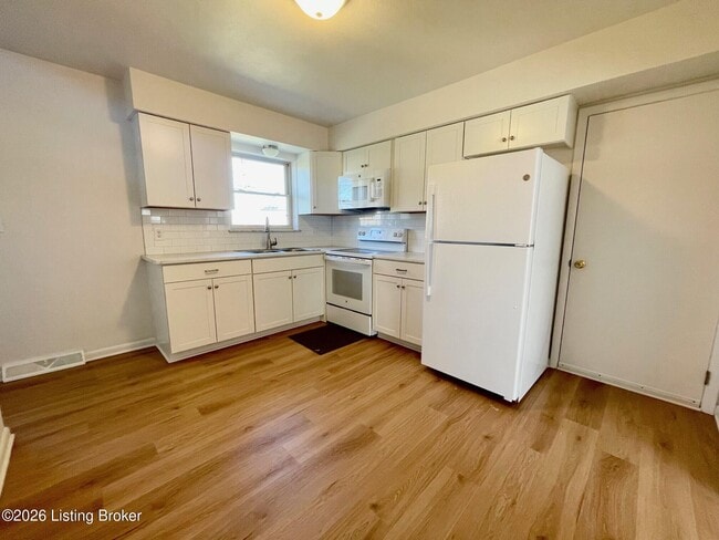 Photo - 631 Parkwood Dr
