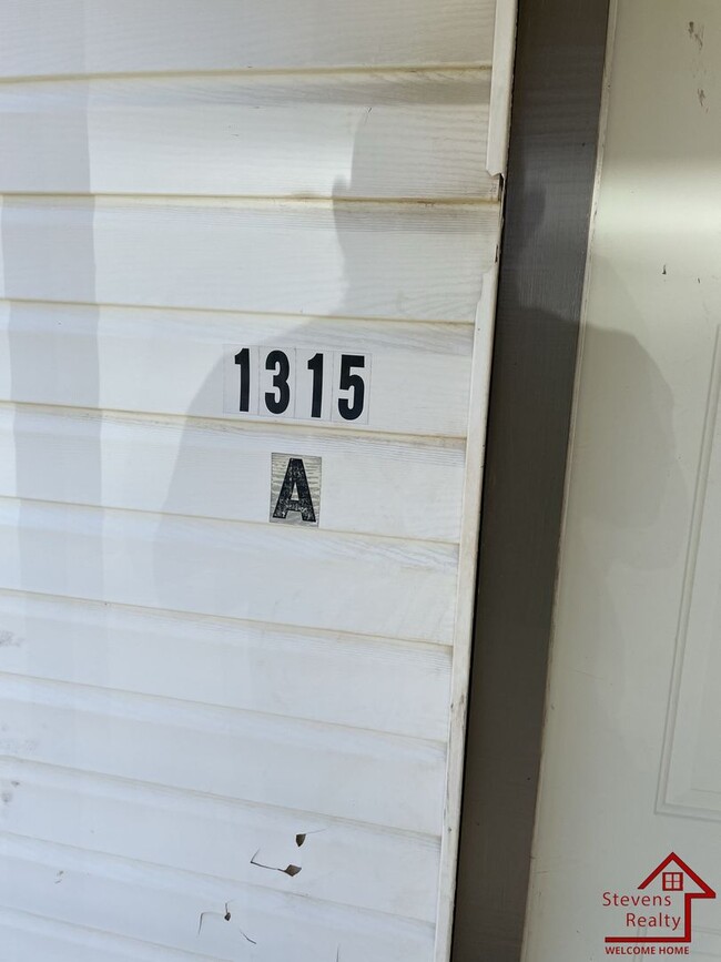 Photo - 1315 SW E Ave