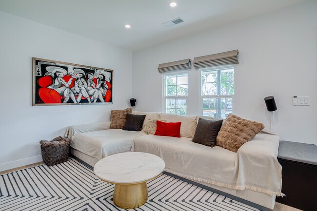 Photo - 517 Davis Ave