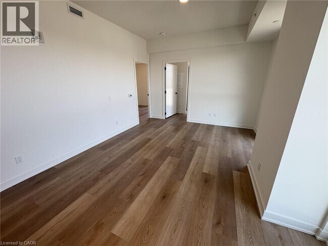 Photo - 33 Erie Ave Unité 307