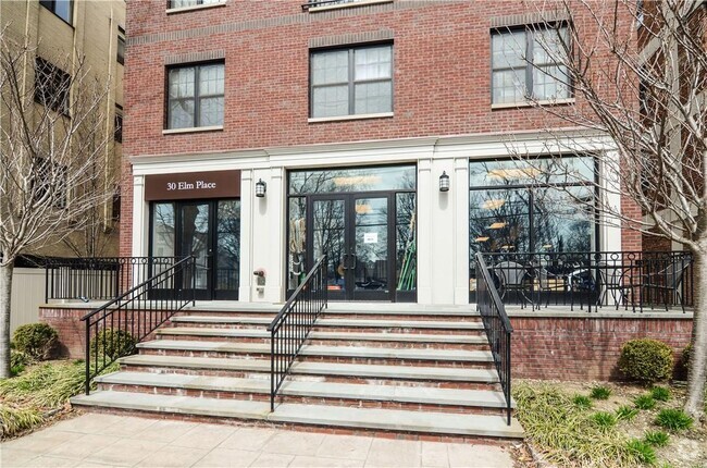 Building Photo - 30 Elm Pl Unit 4B Rental