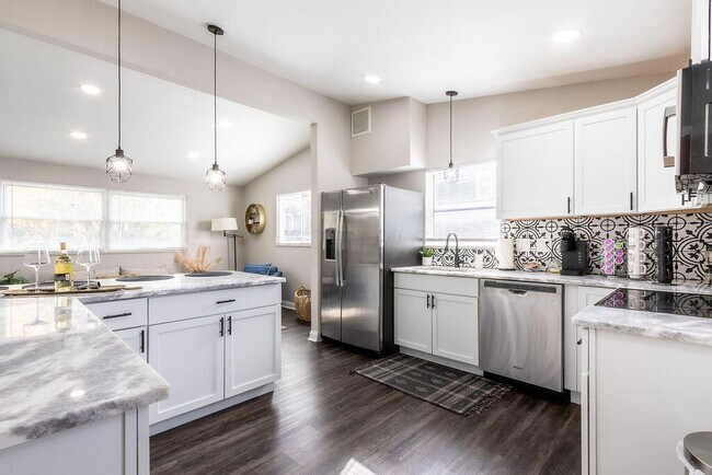 Photo - 763 Ebner St