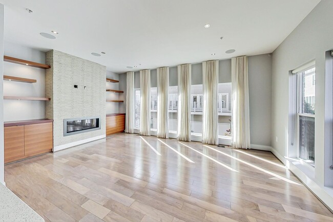 Photo - Luxury TH in King Farm 4 + 3.5Ba & Rooftop deck