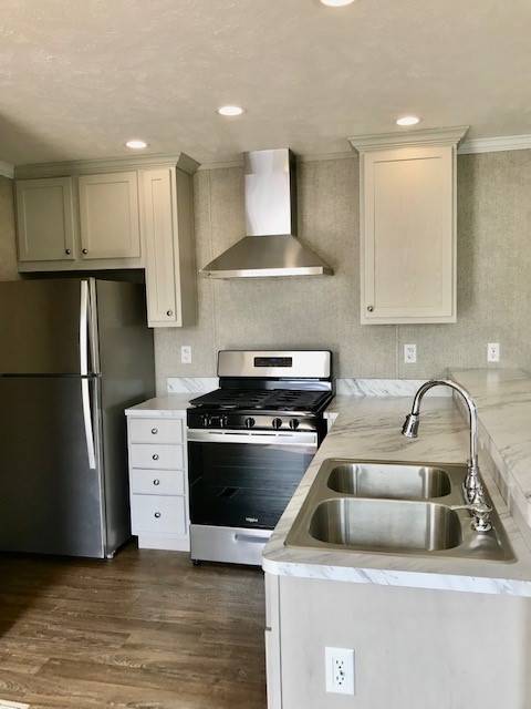 Photo - 8001 Hamilton Ave