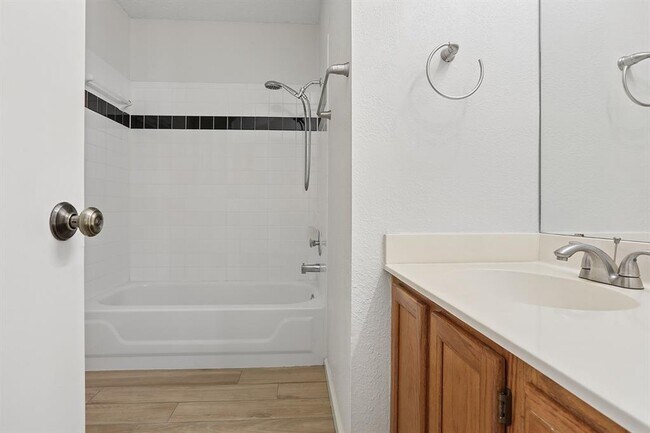Photo - 15301 Ecorio Dr