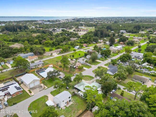 Photo - 1569 Richards Dr NE