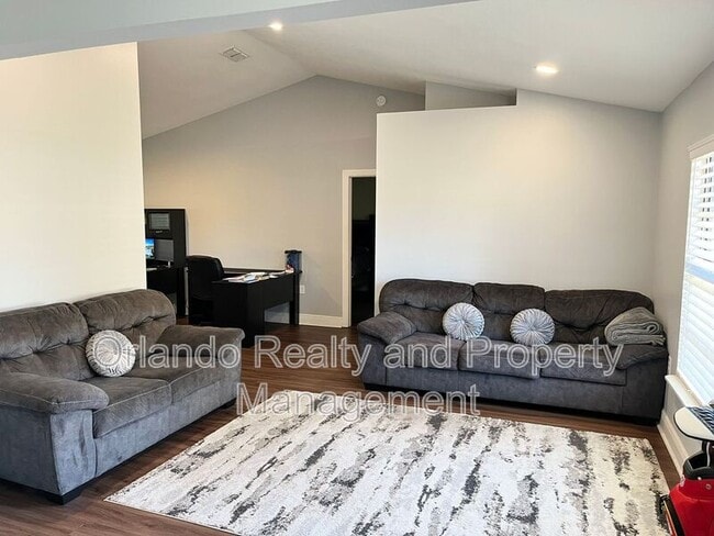 Photo - 947 Wages Way