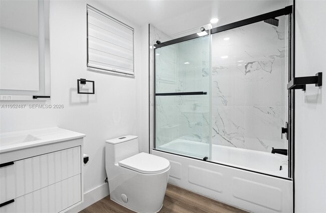 Building Photo - 901 NE 14th Ave Unit 205