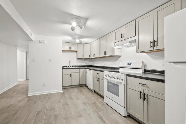 Photo - 8009 University Ave Unidad 8011