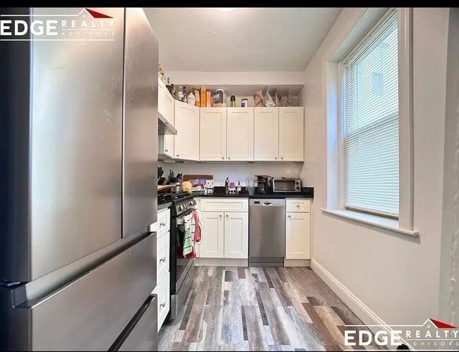 Building Photo - 245 Kelton St Unit 2