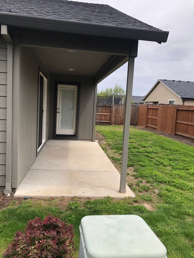 Photo - 3 Bedroom 2 Bath Home