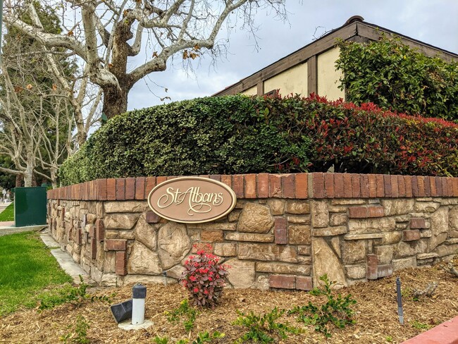 Building Photo - Spacious Studio by South Coast Plaza!