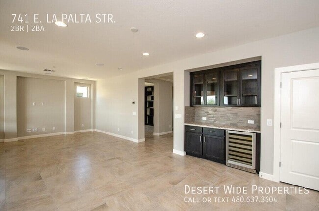 Photo - 741 E La Palta St