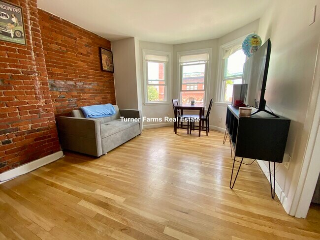 Photo - 162 Broadway Unit 2