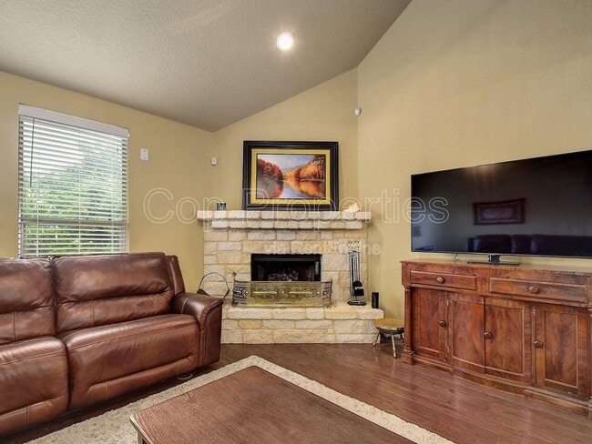 Photo - 1435 Sparrow Song