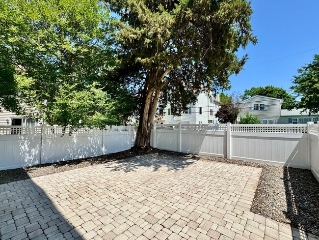 Photo - A Chesapeake Bay Townhome w/Garage, Available NOW! 2 Downstairs Bedrooms - Pet Friendly - 2 Balco...