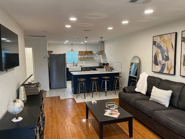 Photo - 4814 Holloway Dr