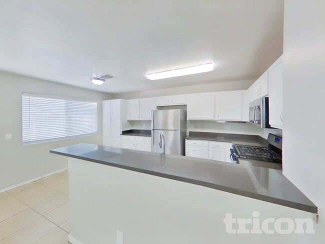 Photo - 7024 N 77th Dr