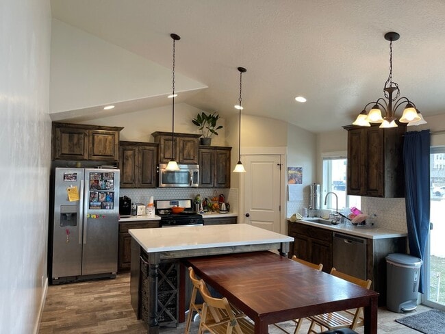 Photo - 554 E Old Mill Dr