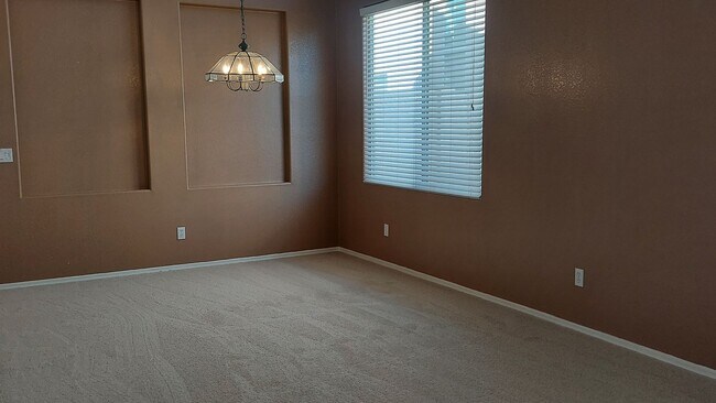 Photo - GORGEOUS FORMER MODEL!