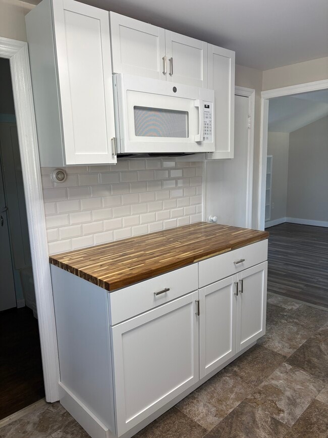 Kitchen - 129 Ridge Rd Unit 201