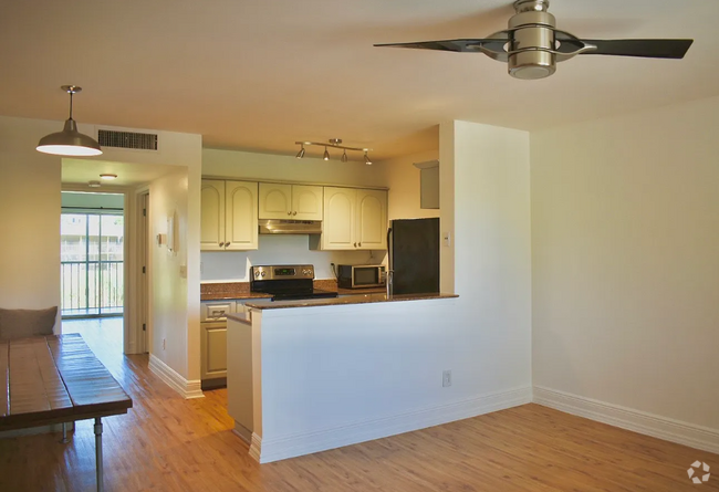 Building Photo - 1627 Meadows Cir W Unit 1627 Rental