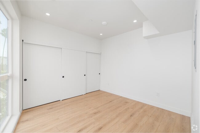 3BR, 3BA - 1,175SF - Bedroom - 3844 W 27th St