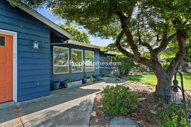 Photo - 2560 SE Spruce St