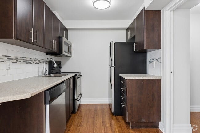 1BR, 1BA - 730SF - Kitchen