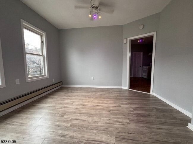 Building Photo - 1401 Lincoln St Rental