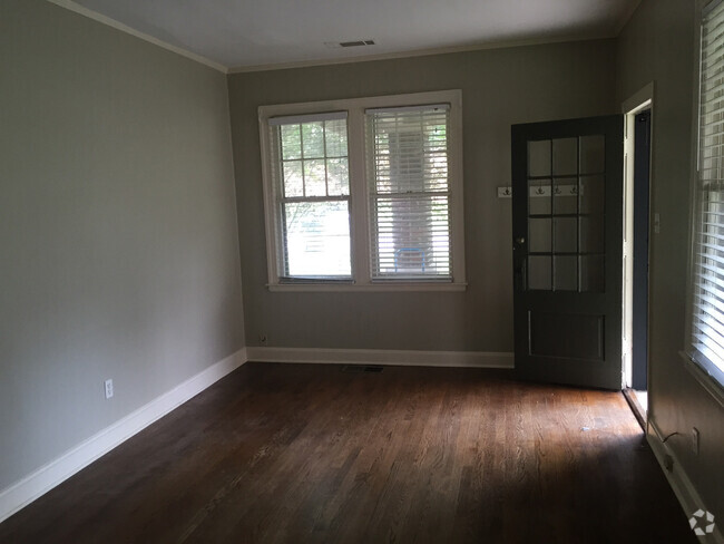 Building Photo - 2 Bedroom Duplex - Walk to Overton Square Rental