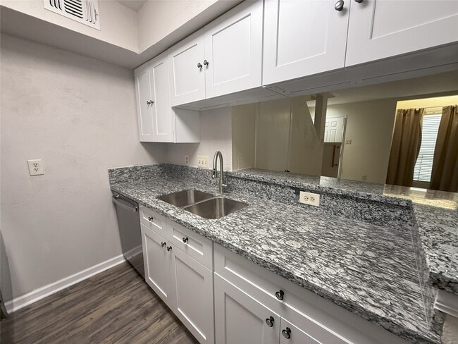 Photo - 2100 Wilcrest Dr Unit True