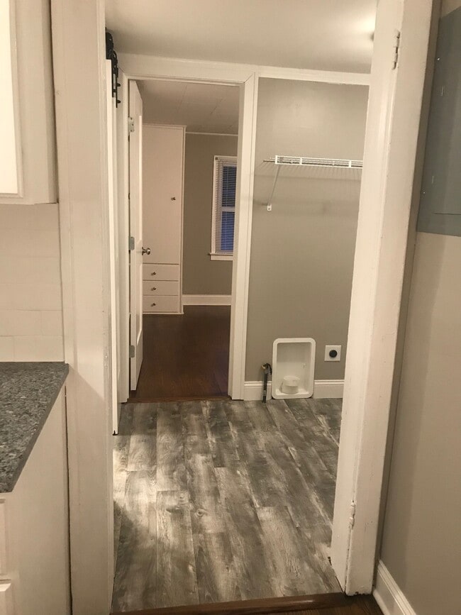 Building Photo - 209 E 80 Terrace