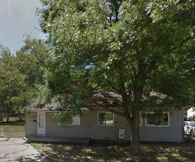 Building Photo - 32327 Kalamazoo Ct Rental