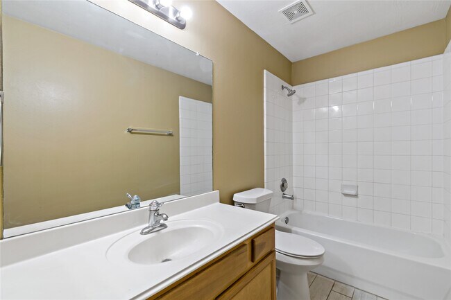 Photo - 2418 Orchard Run Way