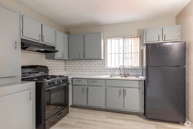 2BR, 1BA -Kitchen