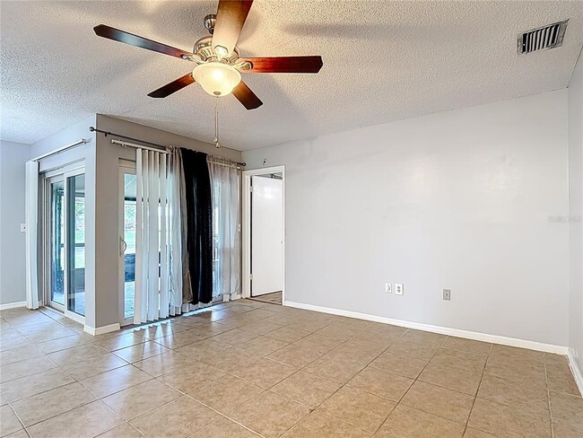 Photo - 571 Hunter Cir