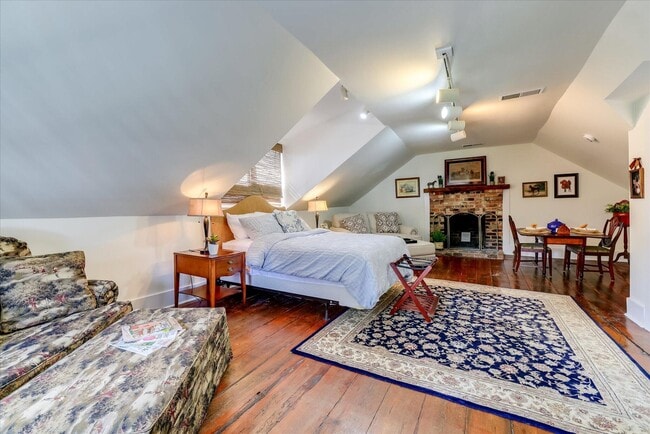 Photo - 241 Laurens St SW Unidad Apt D
