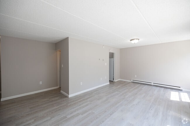 2BR, 1.5BA 778SF