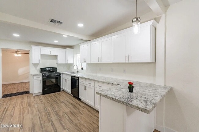 Photo - 206 E Kinderman Dr