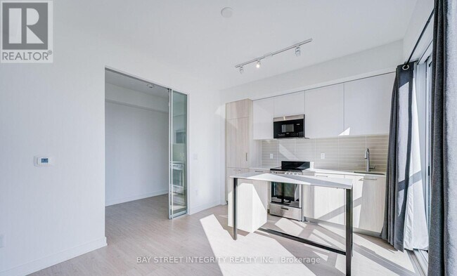 Photo - 65 Mutual St Unit 3201