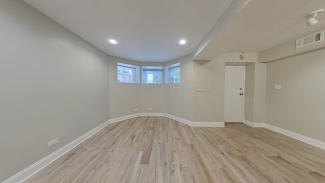Building Photo - 2455 N Seminary Ave Unit Gdn