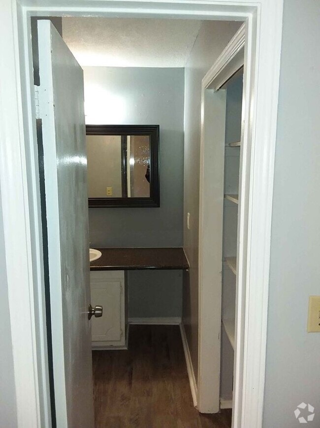 Building Photo - 101 Willett Pl Blvd Unit 104-apt-3b